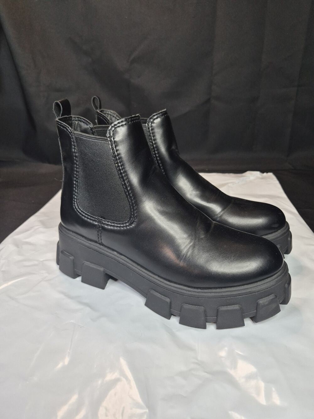 Circus by Sam Edelman Darielle Black Lug Sole Platform Chelsea Boots Sz 10 Woman